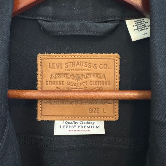 Levi's Men's Black denim Jacket - Picture 3 of 4